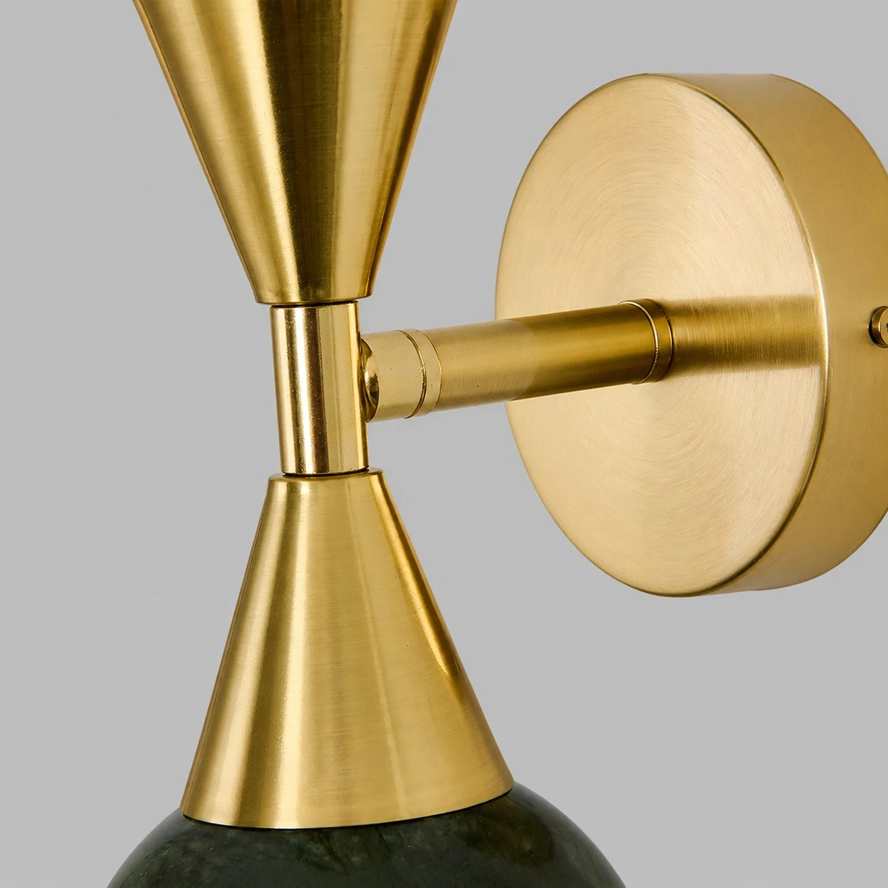 gold_mount_and_arm_detail